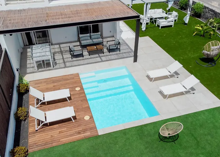 Casa Menta. Relaxing Corner In Front Of The Ocean