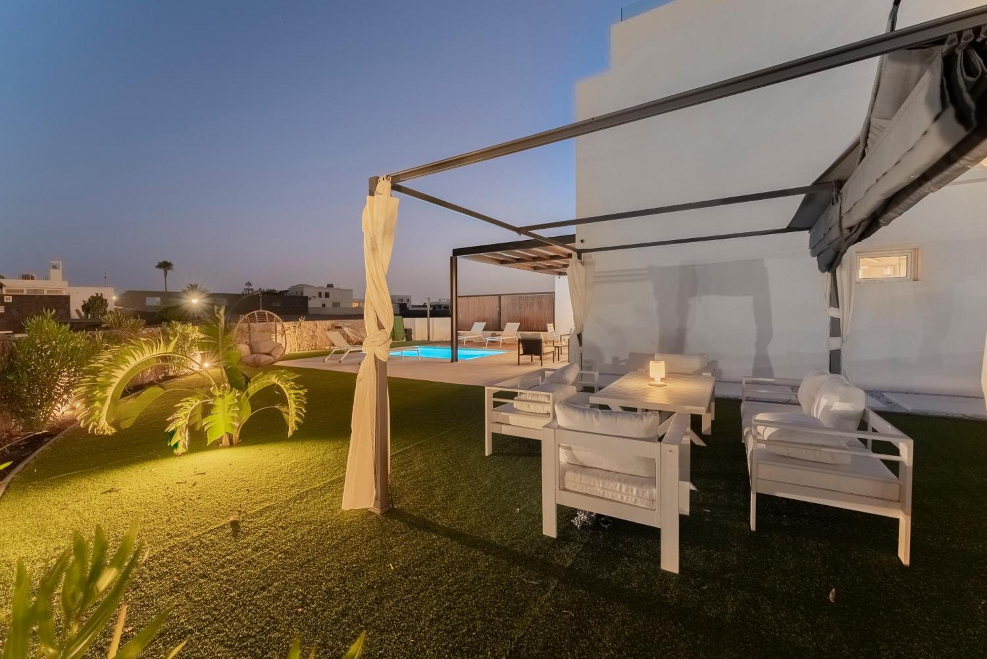 Casa Menta. Relaxing Corner In Front Of The Ocean Villa